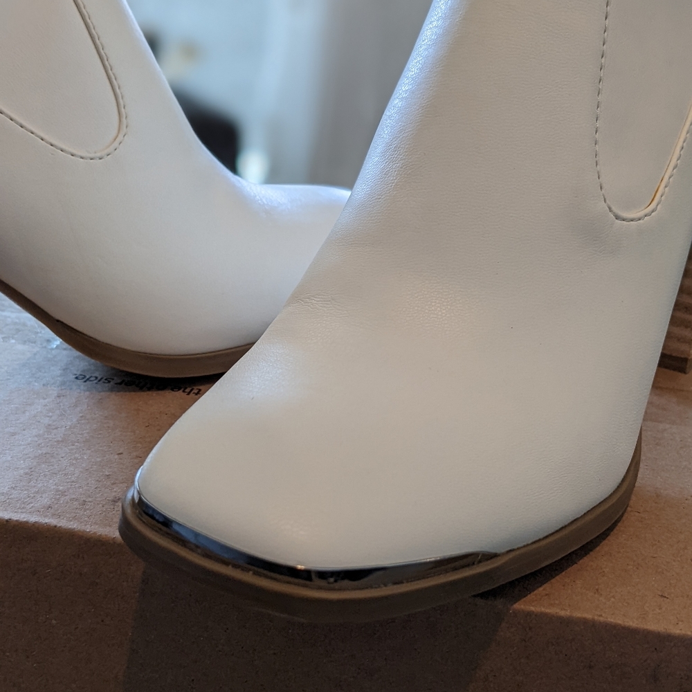 DV by Dolce Vita Jordy Sock Boots - Picture 4 of 6